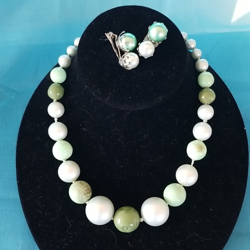 💚VINTAGE BEADED NECKLACE & EARRINGS